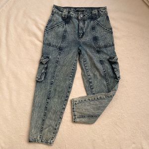DENIM CARGO MOM JEANS